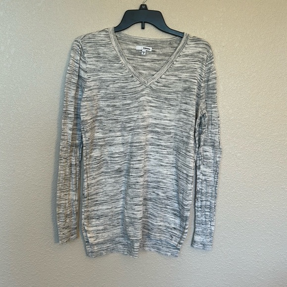 Womens vneck sweater, size medium. - Picture 1 of 4